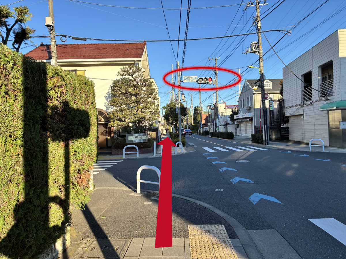 成城5丁目南を直進